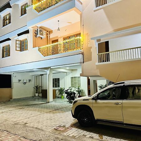 Zoomstay - 3Bhk Apartments Varanasi Bagian luar foto