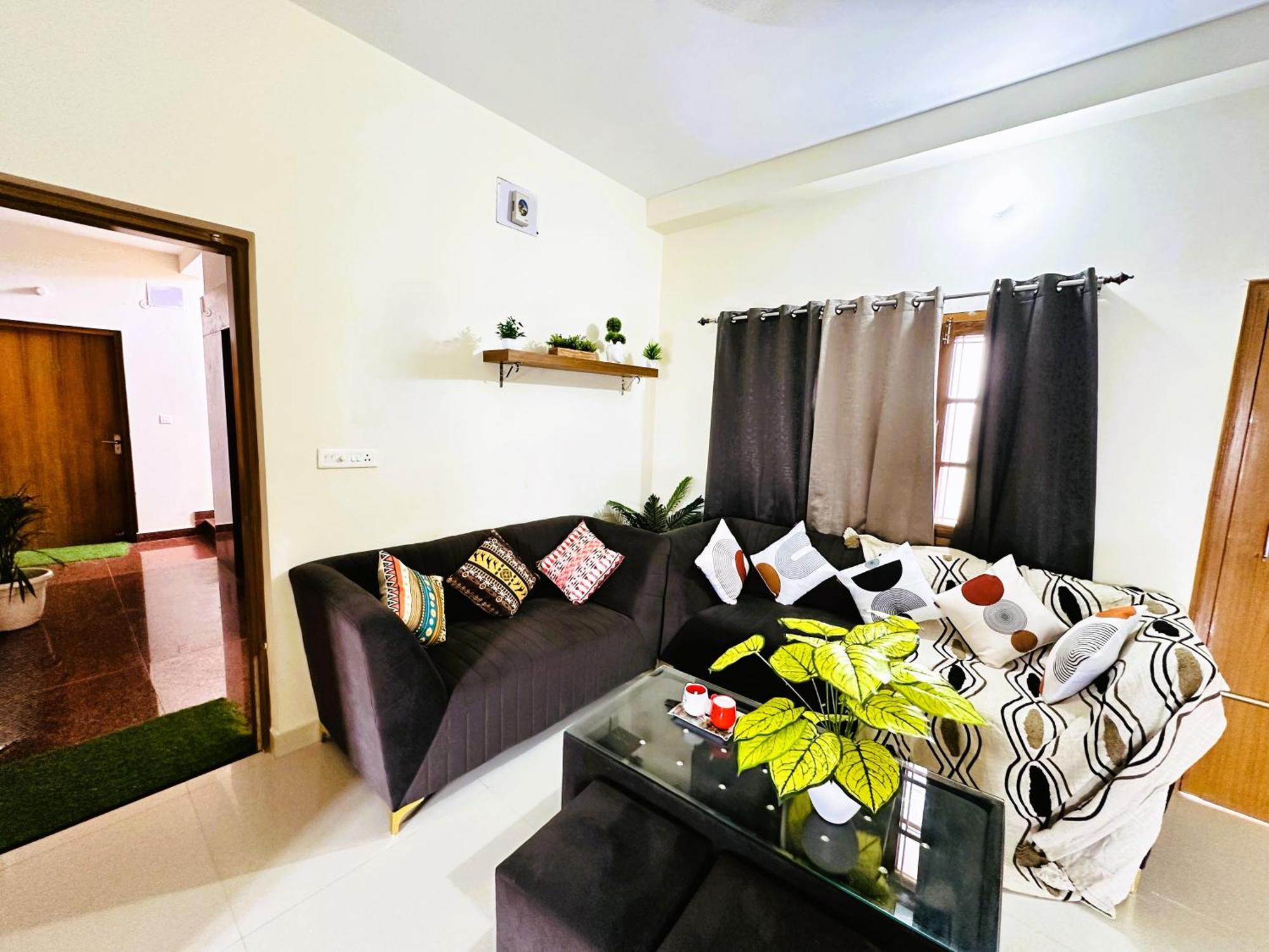 Zoomstay - 3Bhk Apartments Varanasi Bagian luar foto