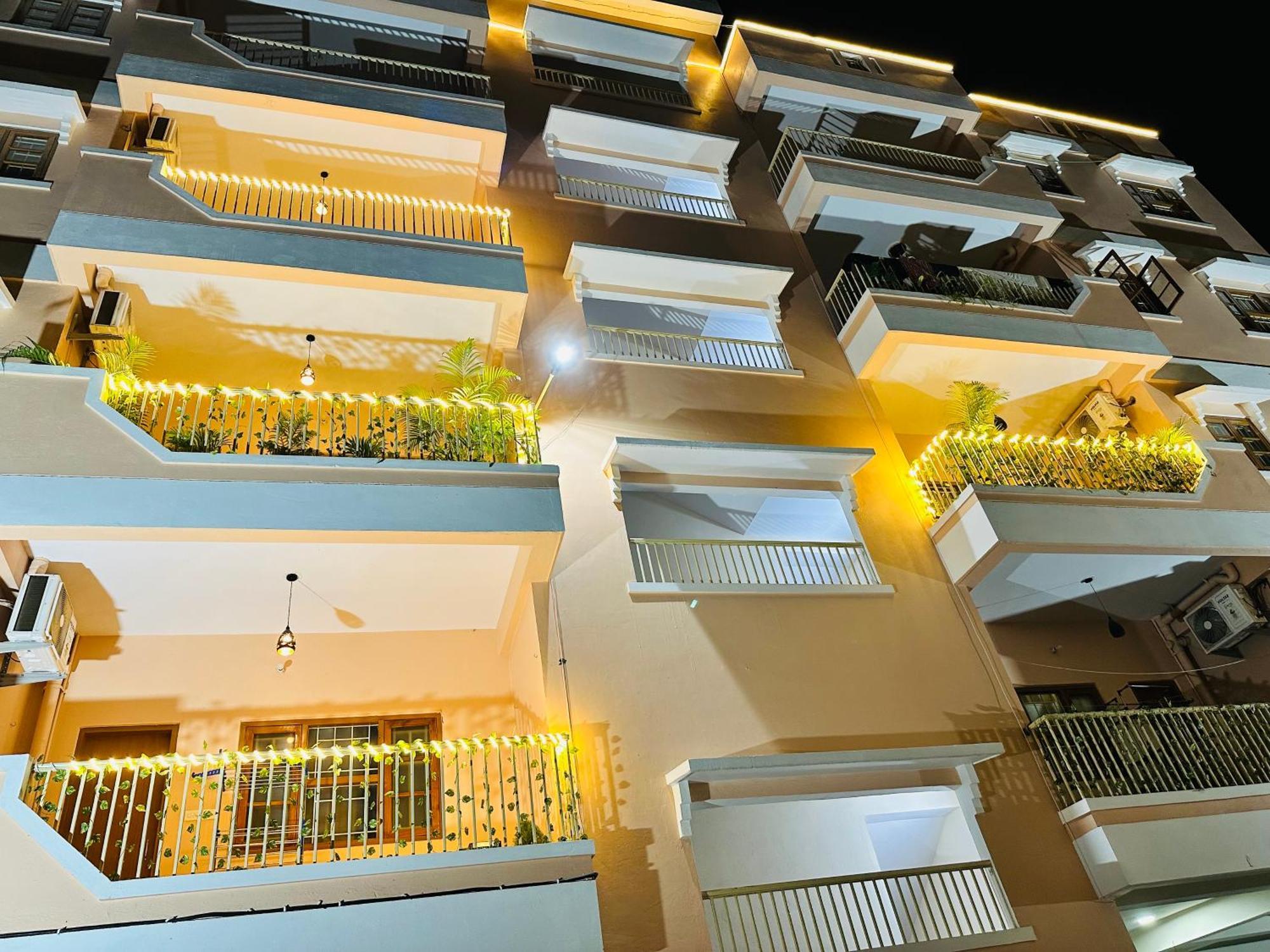 Zoomstay - 3Bhk Apartments Varanasi Bagian luar foto