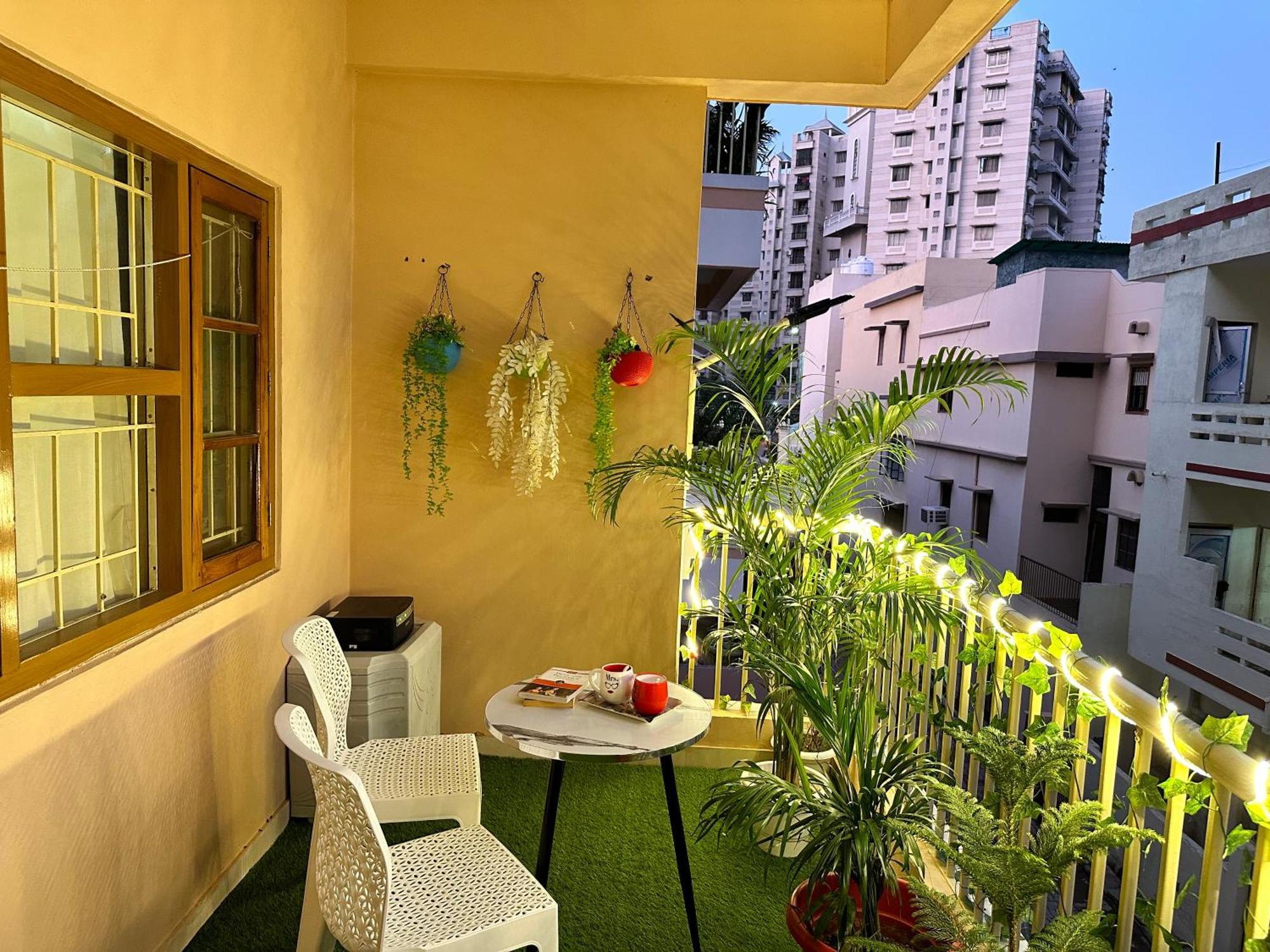 Zoomstay - 3Bhk Apartments Varanasi Bagian luar foto