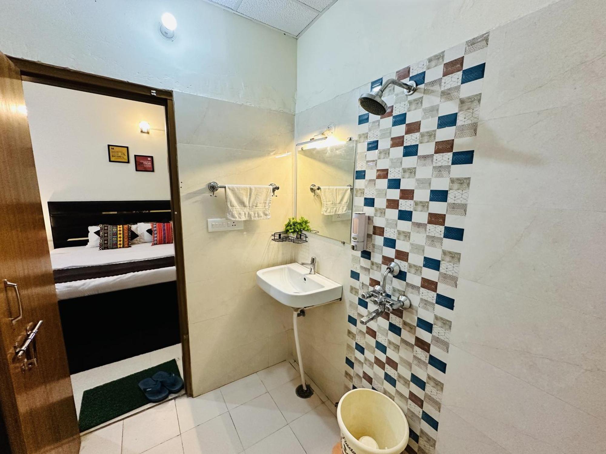 Zoomstay - 3Bhk Apartments Varanasi Bagian luar foto
