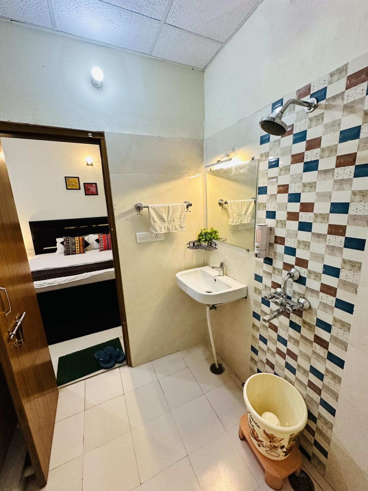 Zoomstay - 3Bhk Apartments Varanasi Bagian luar foto