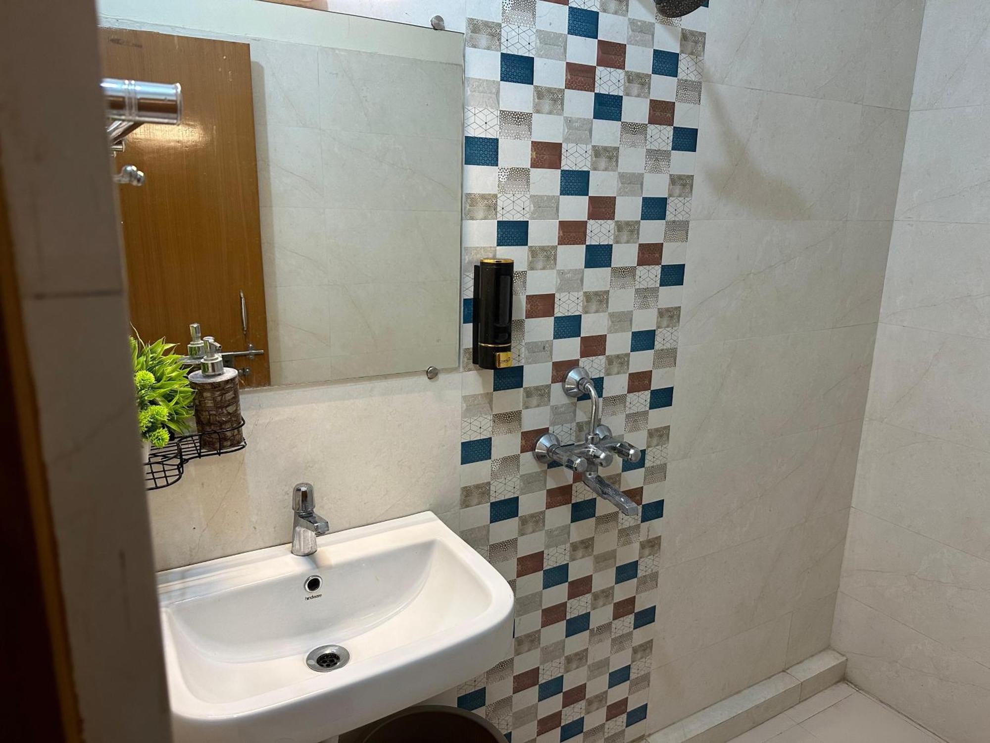 Zoomstay - 3Bhk Apartments Varanasi Bagian luar foto