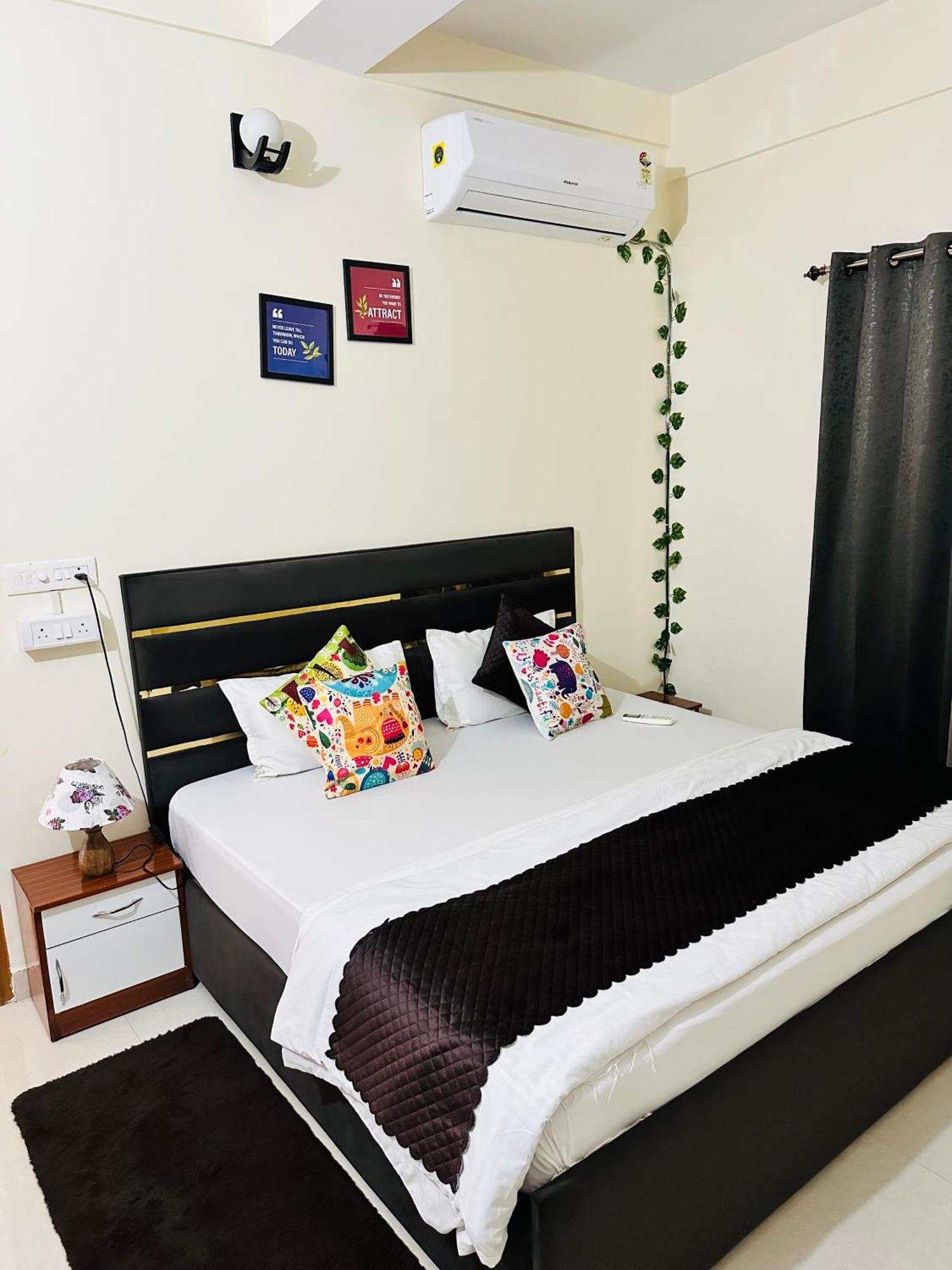 Zoomstay - 3Bhk Apartments Varanasi Bagian luar foto
