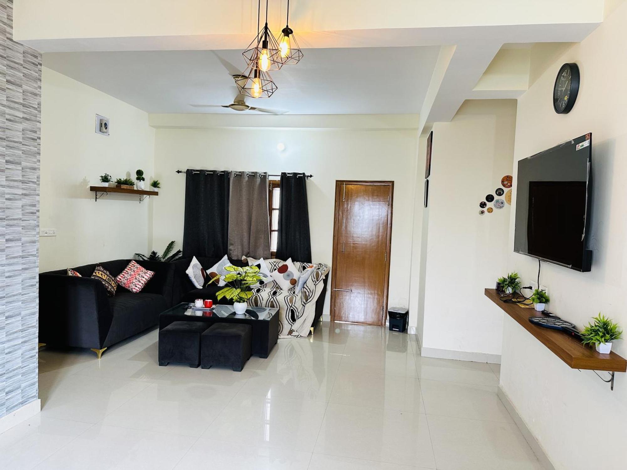 Zoomstay - 3Bhk Apartments Varanasi Bagian luar foto