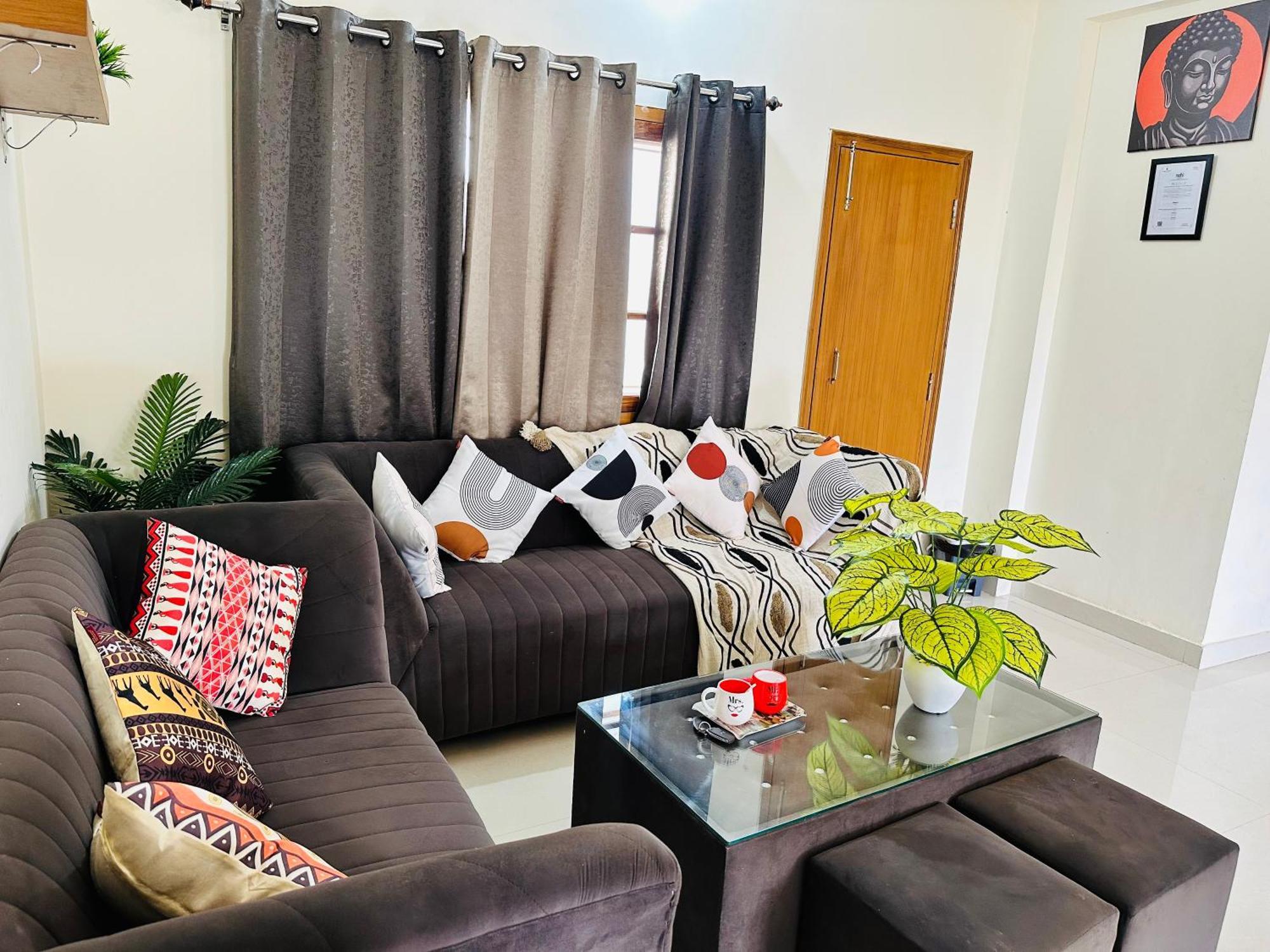 Zoomstay - 3Bhk Apartments Varanasi Bagian luar foto