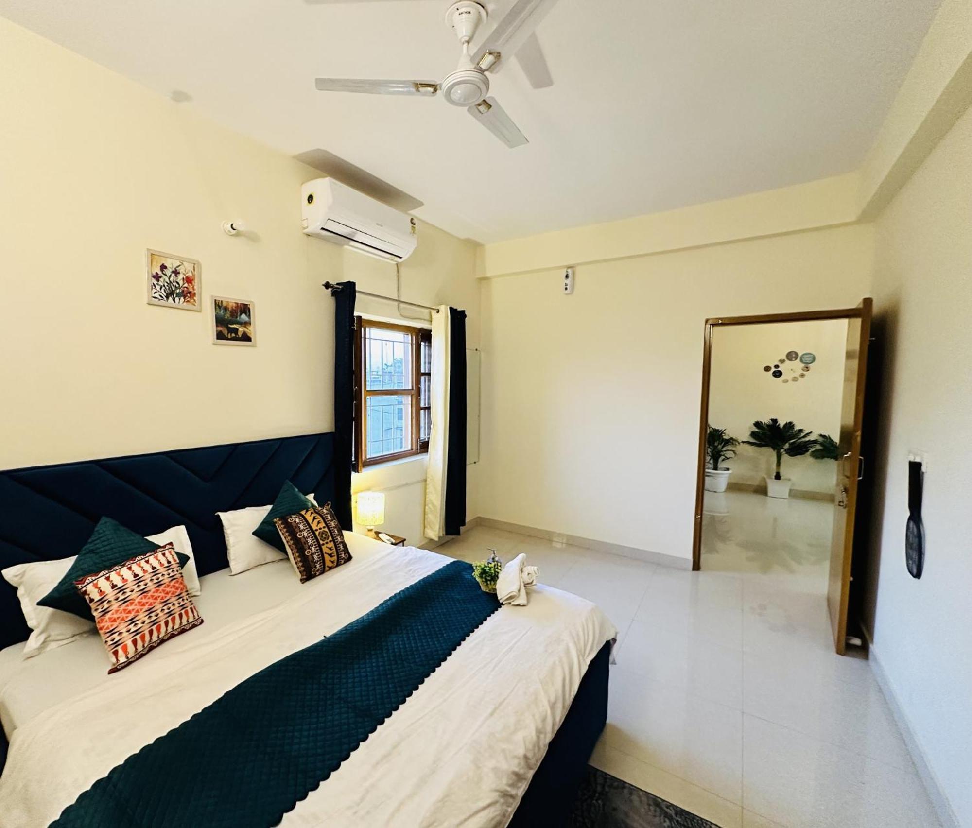 Zoomstay - 3Bhk Apartments Varanasi Bagian luar foto